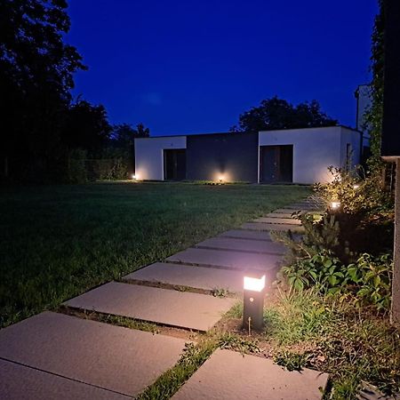 Vila Vekose - Apartman S Terasou A Zahradou Hradec Králové Extérieur photo