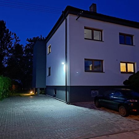 Vila Vekose - Apartman S Terasou A Zahradou Hradec Králové Extérieur photo