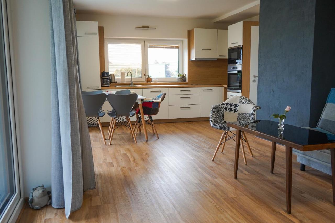Vila Vekose - Apartman S Terasou A Zahradou Hradec Králové Extérieur photo