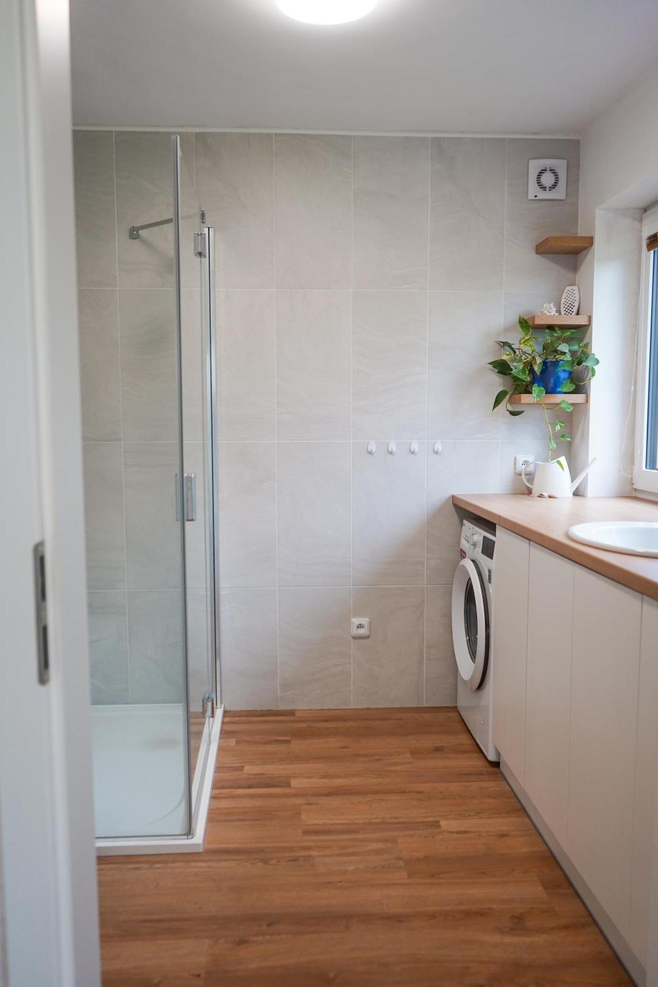 Vila Vekose - Apartman S Terasou A Zahradou Hradec Králové Extérieur photo