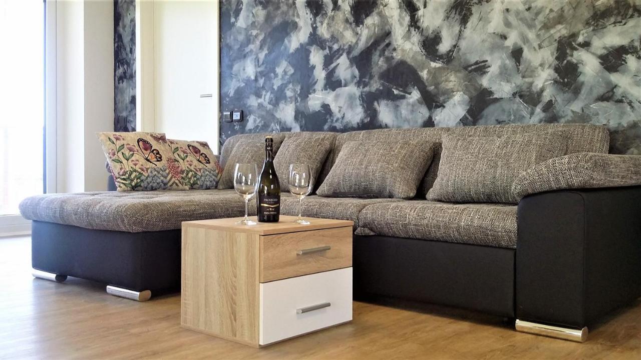 Vila Vekose - Apartman S Terasou A Zahradou Hradec Králové Extérieur photo