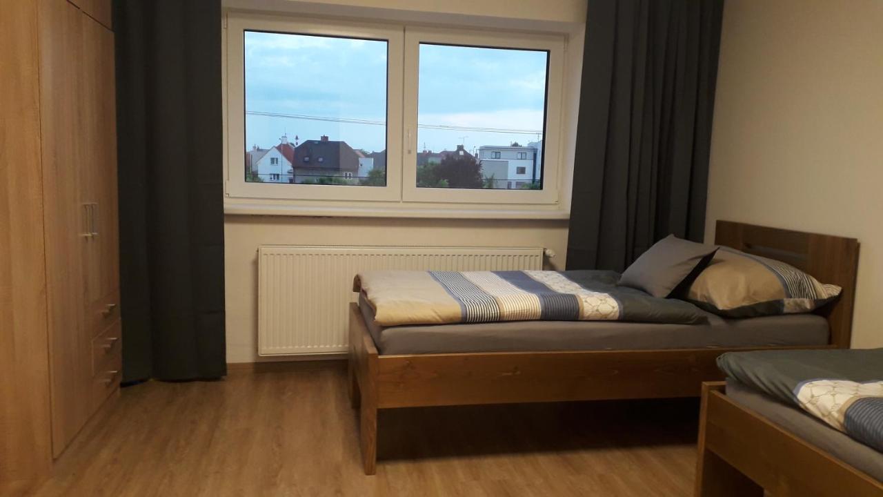 Vila Vekose - Apartman S Terasou A Zahradou Hradec Králové Extérieur photo