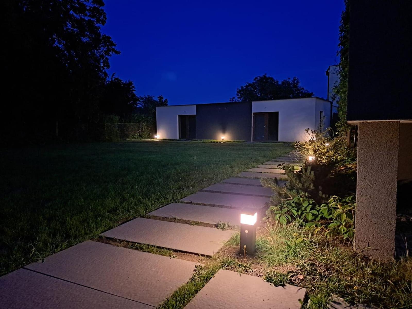 Vila Vekose - Apartman S Terasou A Zahradou Hradec Králové Extérieur photo